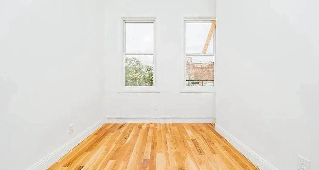 295 Wyckoff Avenue - Photo 2