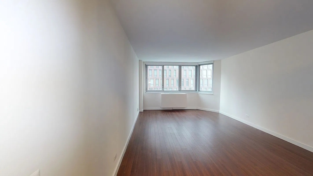 Near Second Avenue and East 33rd Street - Photo 2