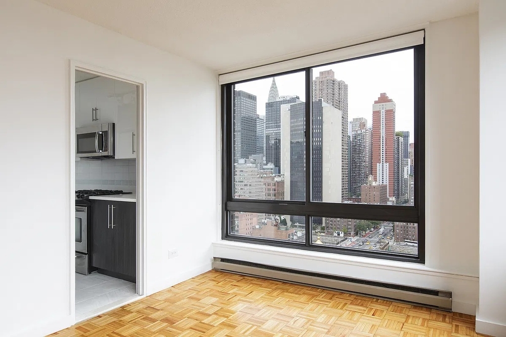 Near Second Avenue and East 35th Street - Photo 3