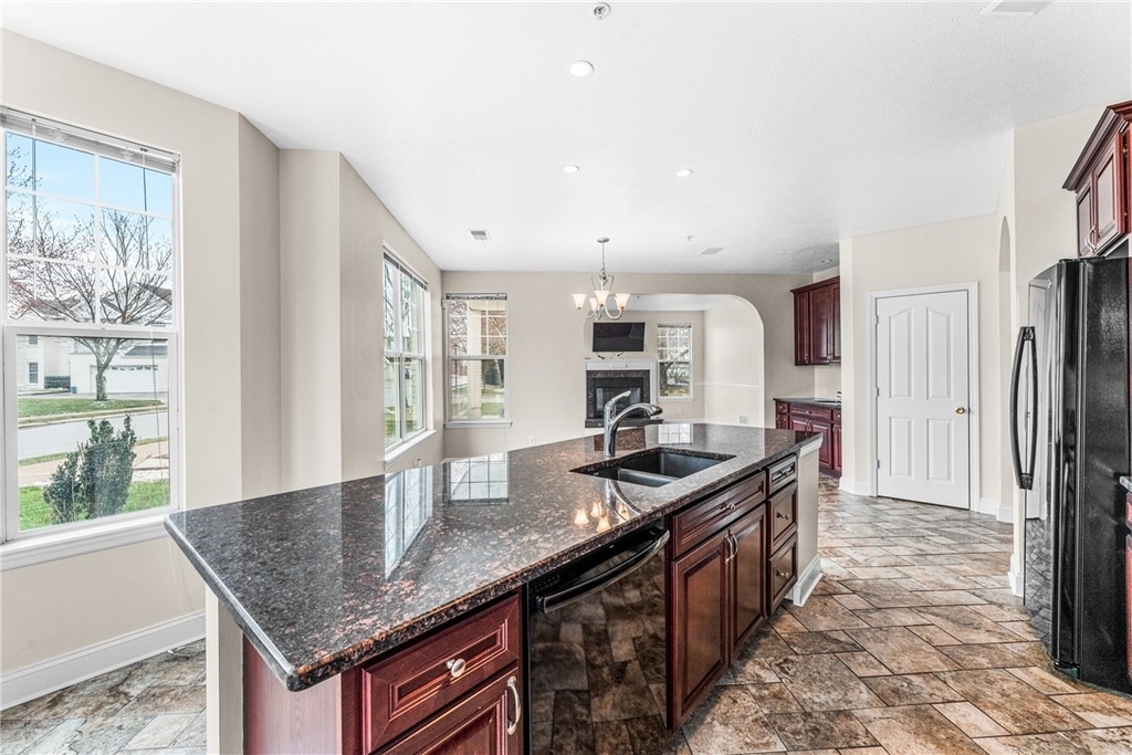 216 Adams Pointe Blvd - Photo 10