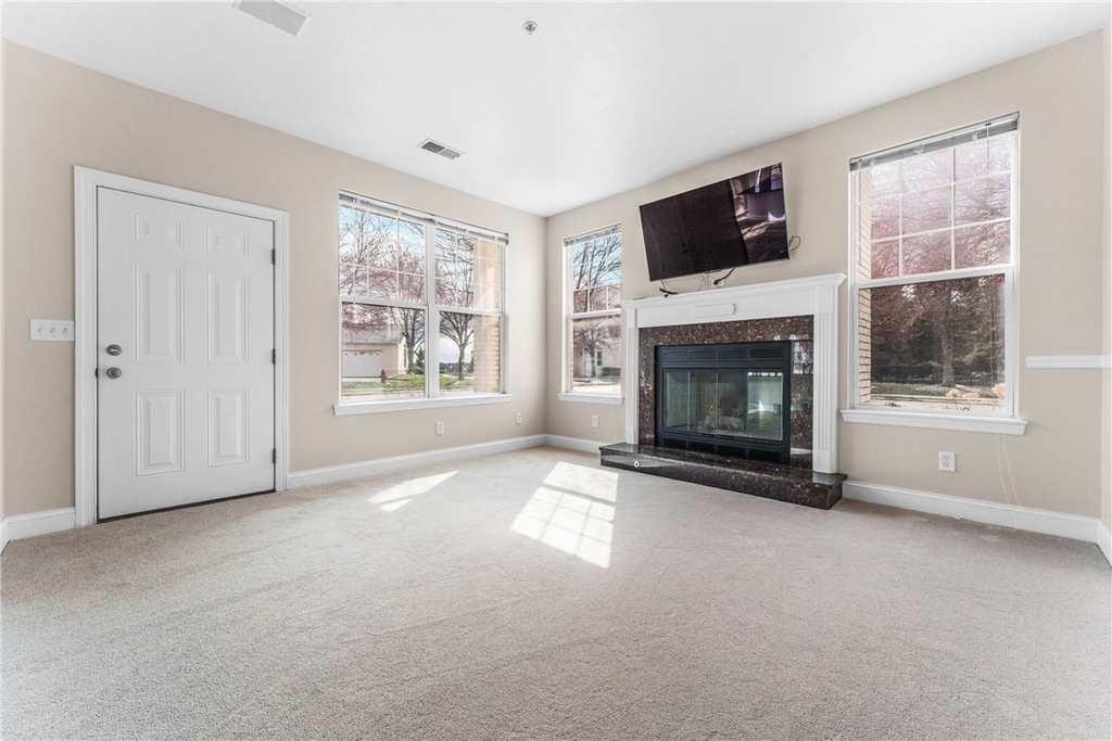 216 Adams Pointe Blvd - Photo 4