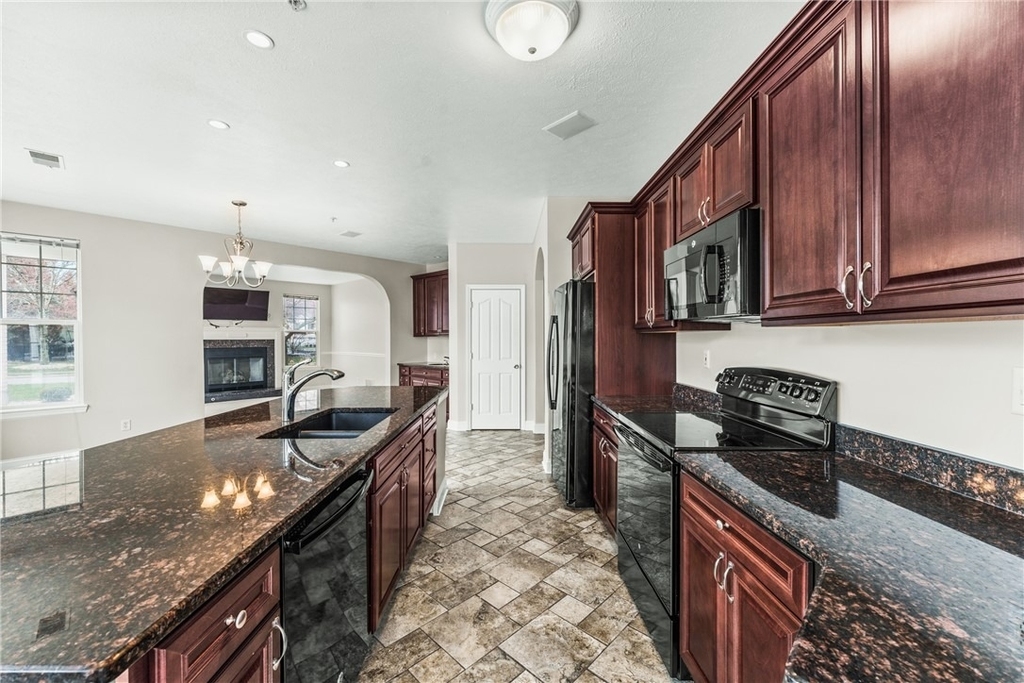 216 Adams Pointe Blvd - Photo 11