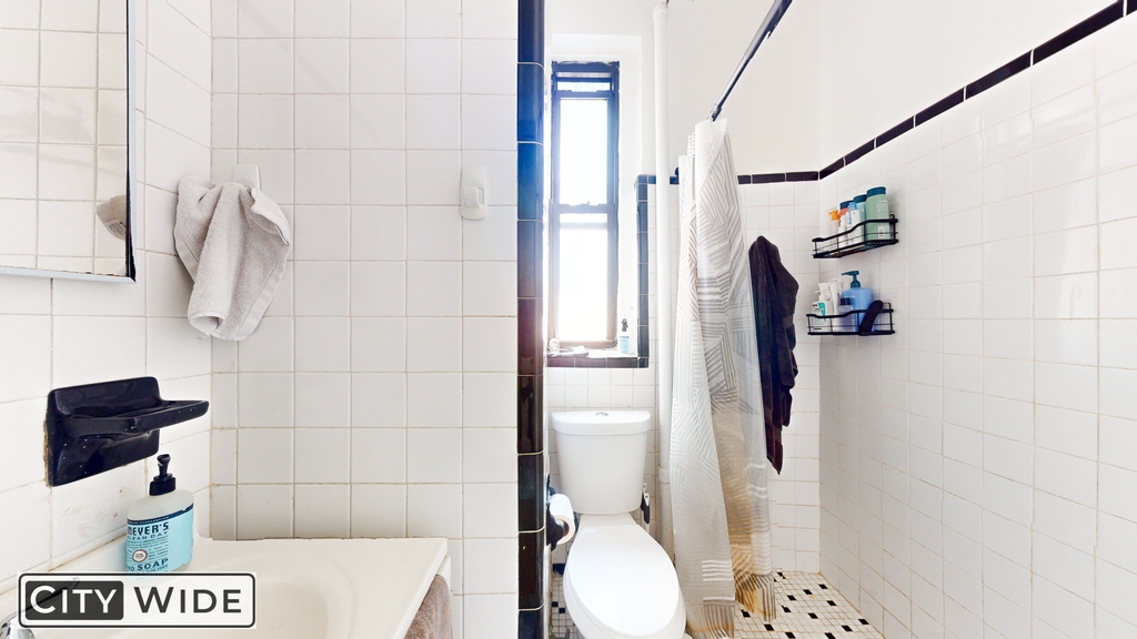 222 East 51st Street - Photo 3