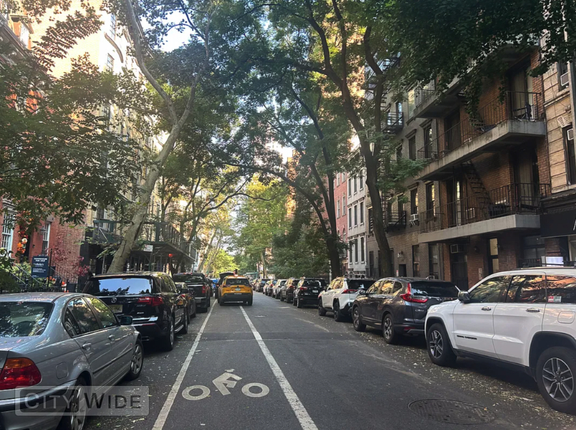 222 East 51st Street - Photo 4