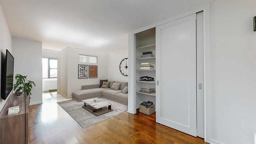 East 82nd Street - Photo 3