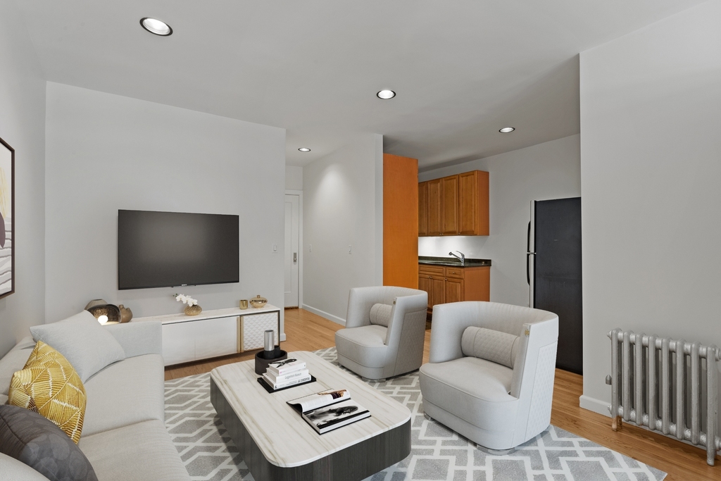 201 West 11th Street - Photo 1