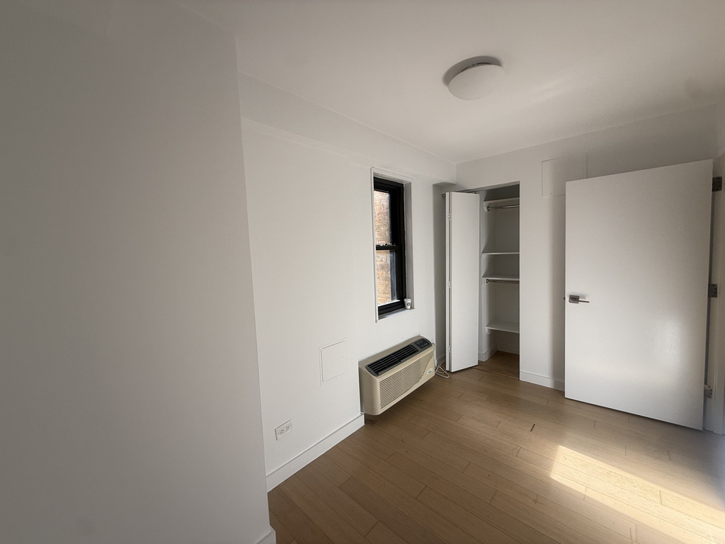 222 East 39th Street - Photo 13
