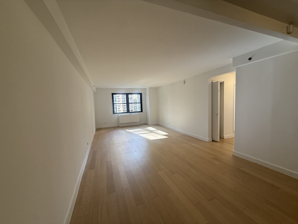 222 East 39th Street - Photo 1