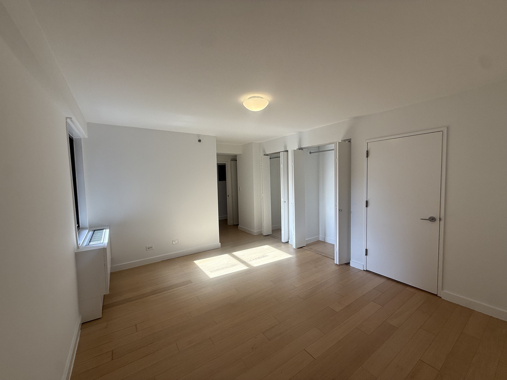 222 East 39th Street - Photo 8