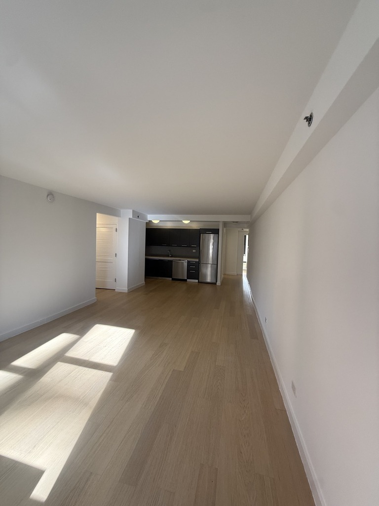 222 East 39th Street - Photo 3