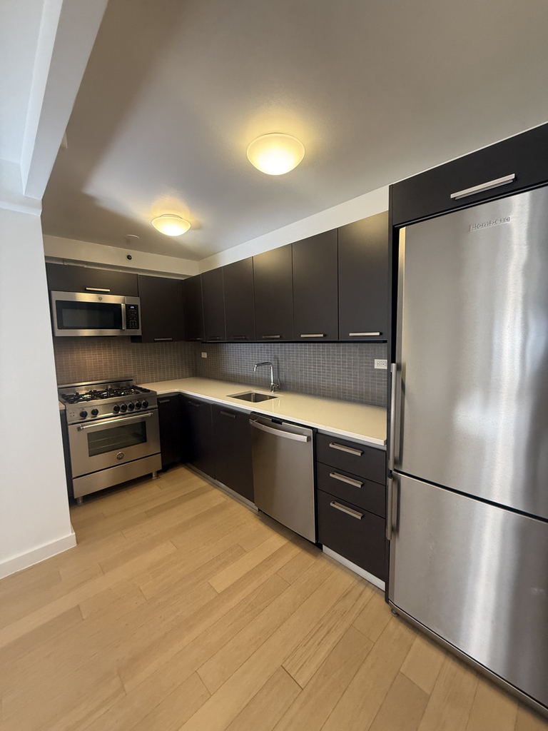 222 East 39th Street - Photo 4