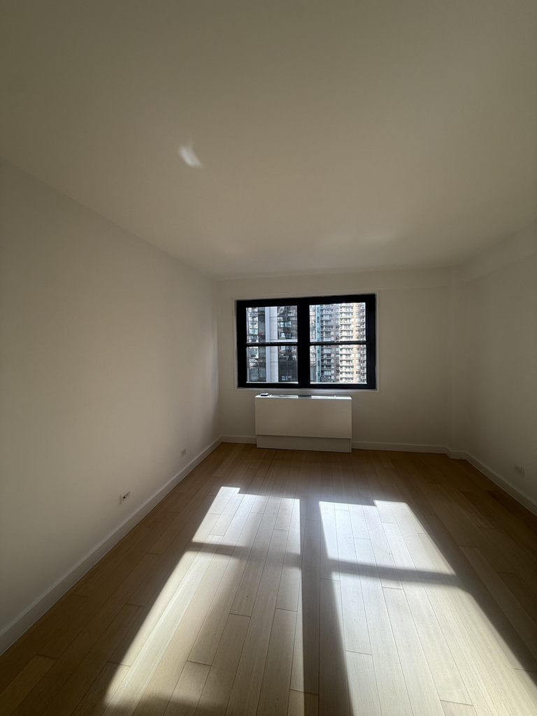 222 East 39th Street - Photo 7