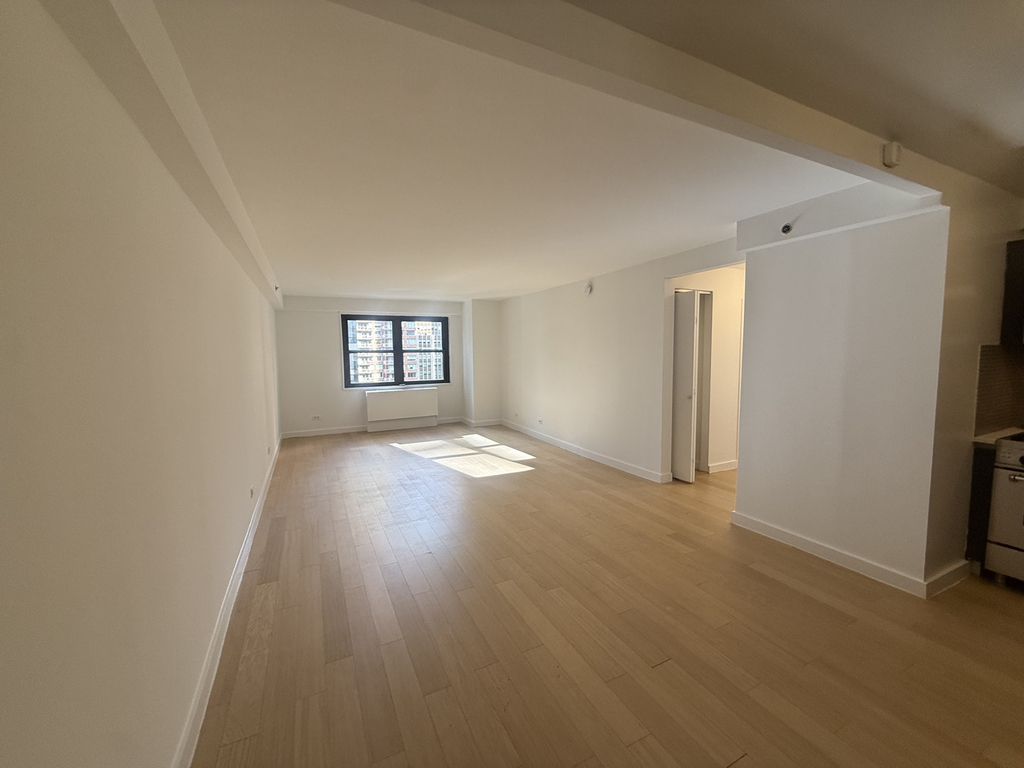 222 East 39th Street - Photo 0
