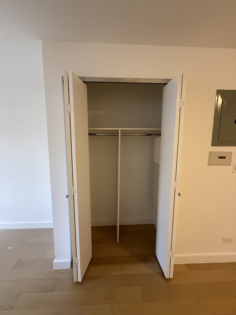222 East 39th Street - Photo 2