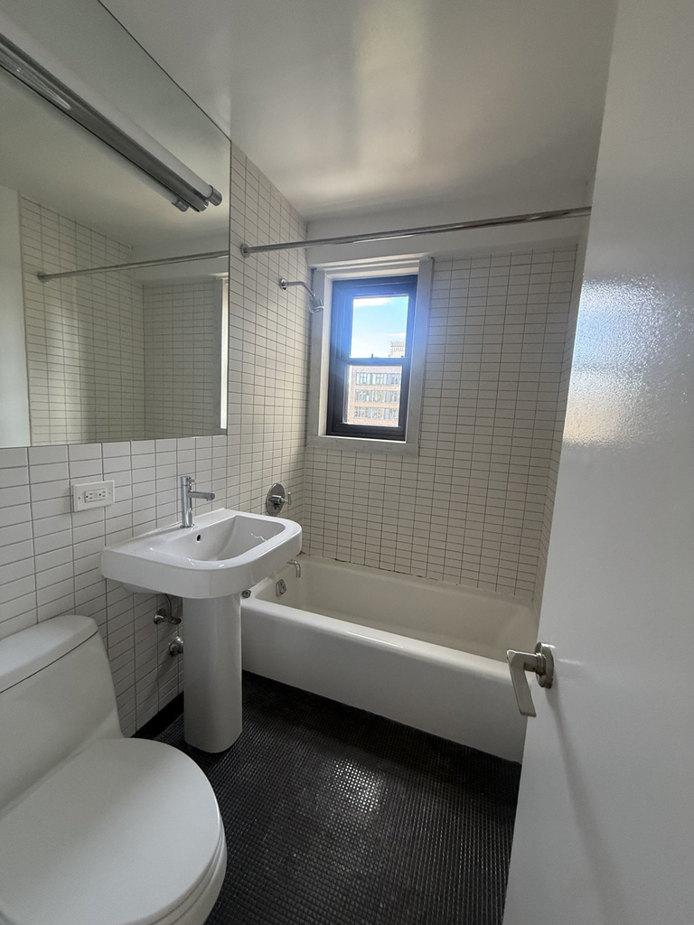 222 East 39th Street - Photo 11