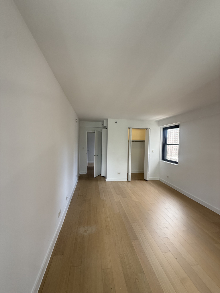 222 East 39th Street - Photo 7