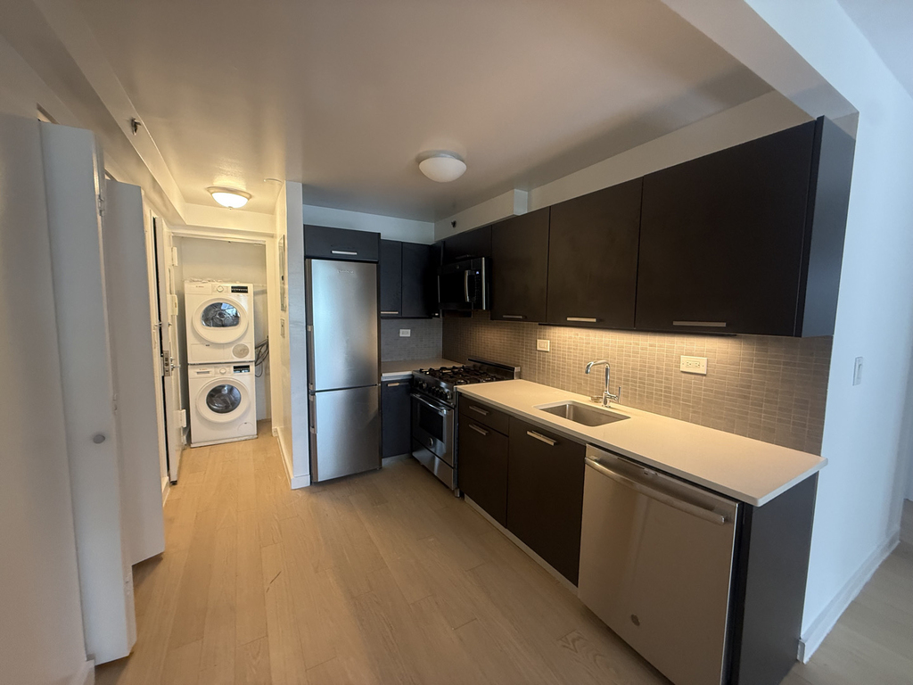 222 East 39th Street - Photo 3