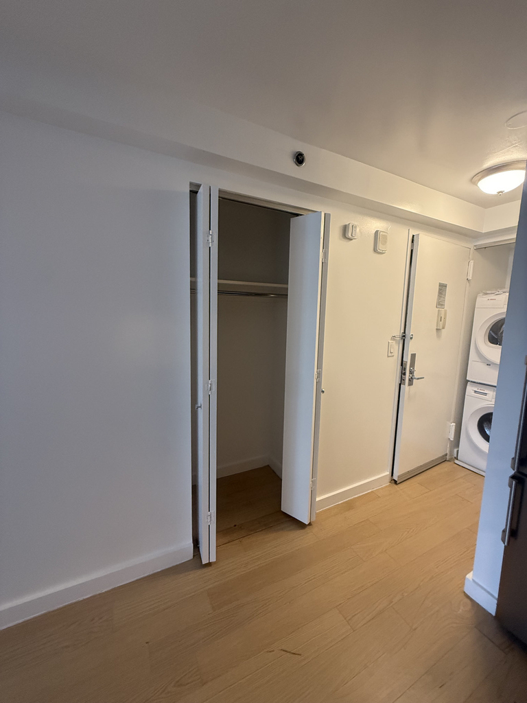 222 East 39th Street - Photo 4