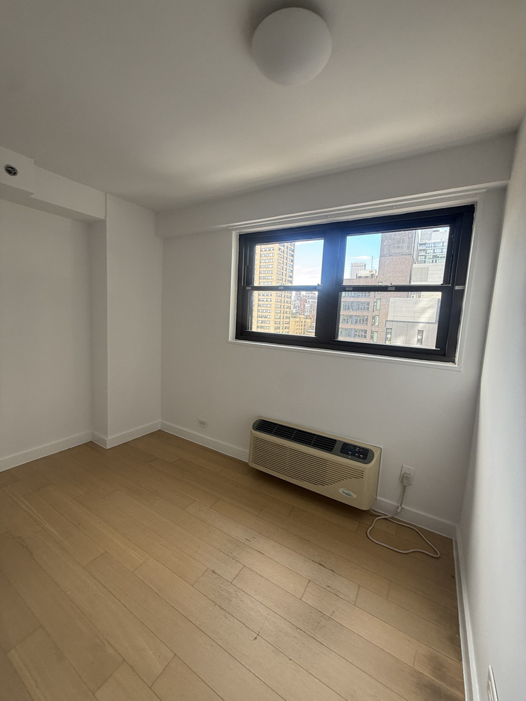222 East 39th Street - Photo 9