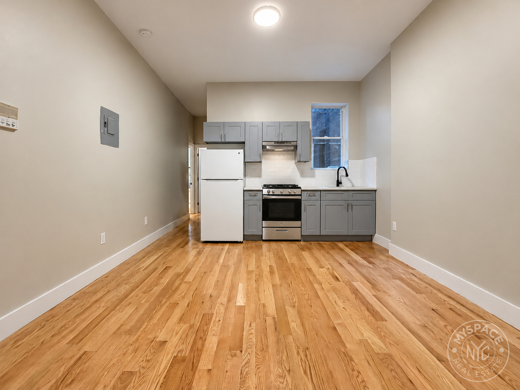 304 Stuyvesant Avenue - Photo 1