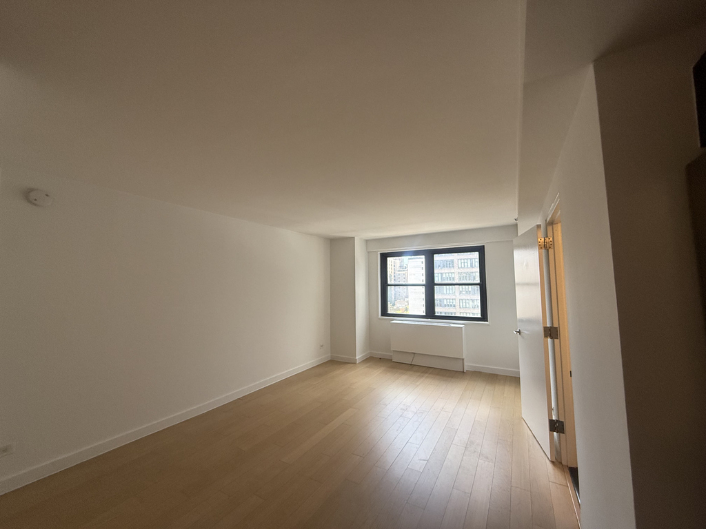 222 East 39th Street - Photo 0