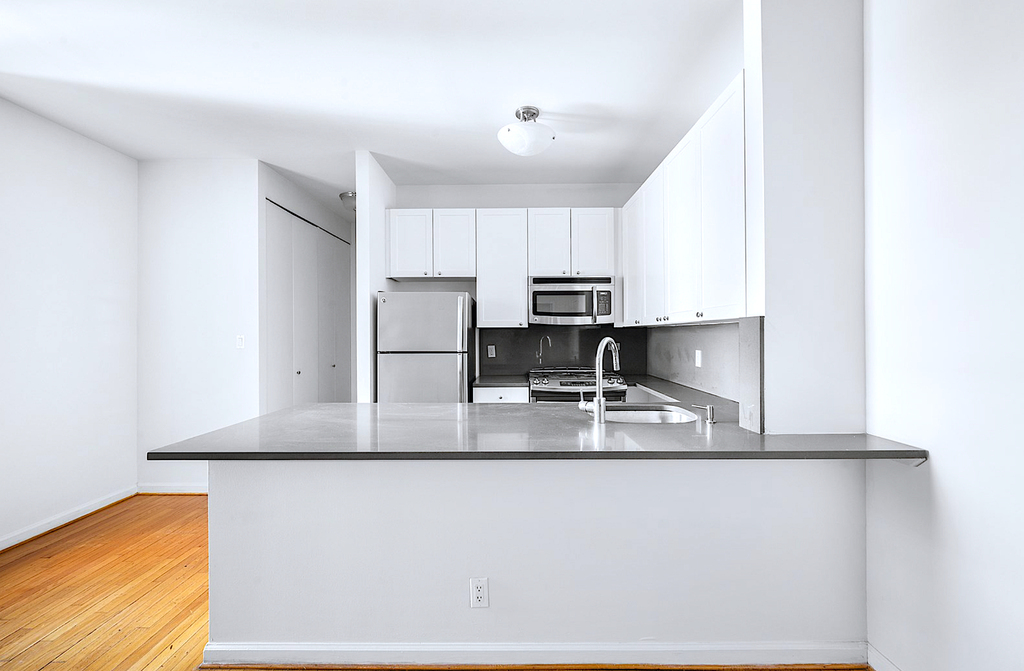 Madison Avenue - Photo 1