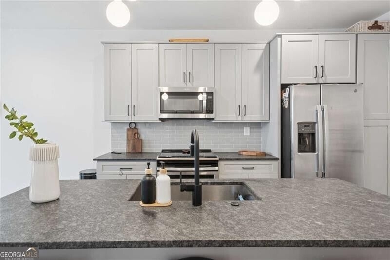 1350 May Avenue - Photo 9