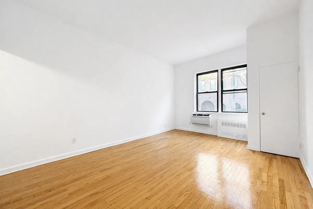 75th Street/1st Avenue - Photo 0