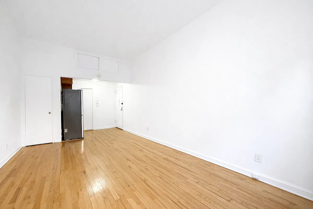75th Street/1st Avenue - Photo 1