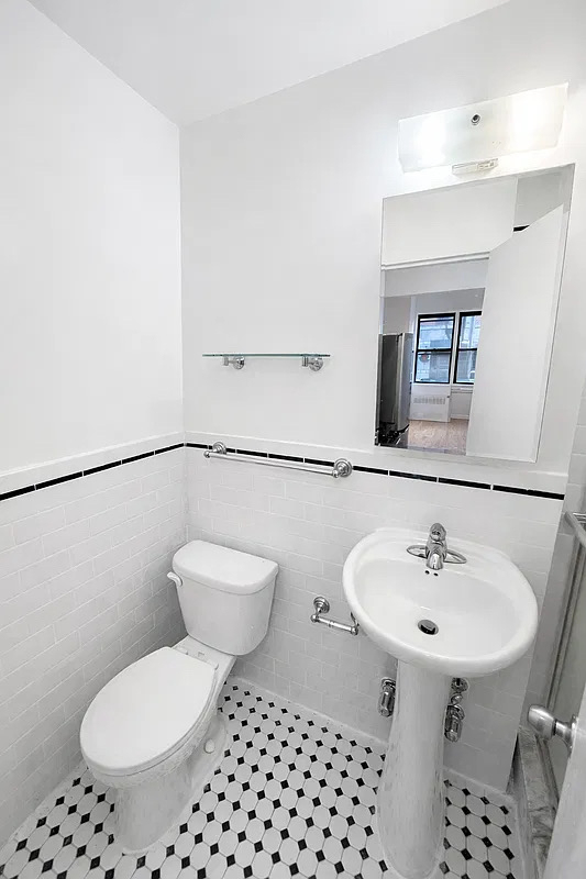 75th Street/1st Avenue - Photo 3