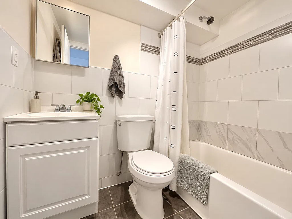 864 Hart Street - Photo 6