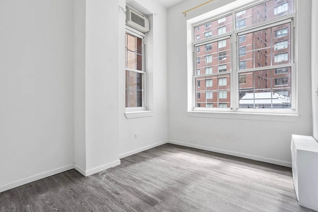 Near Gold Street and Fulton Street - Photo 8