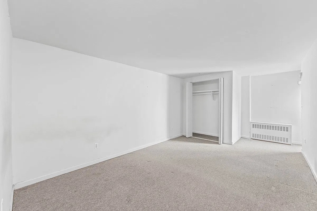 Near Gold Street and Fulton Street - Photo 13