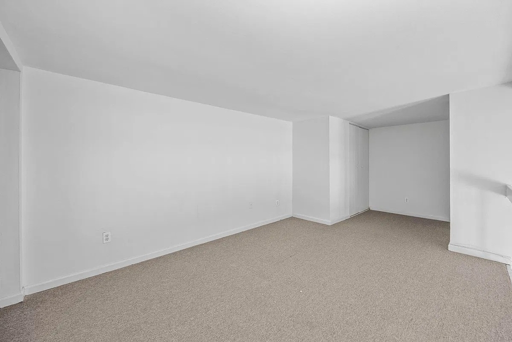 Near Gold Street and Fulton Street - Photo 14