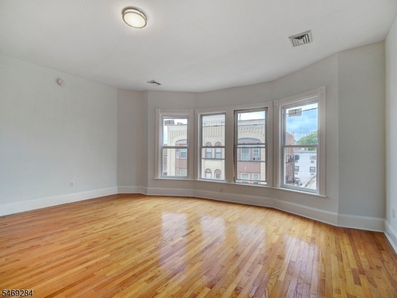 26 Division St - Photo 2
