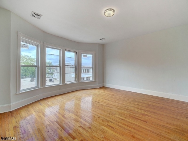 26 Division St - Photo 1