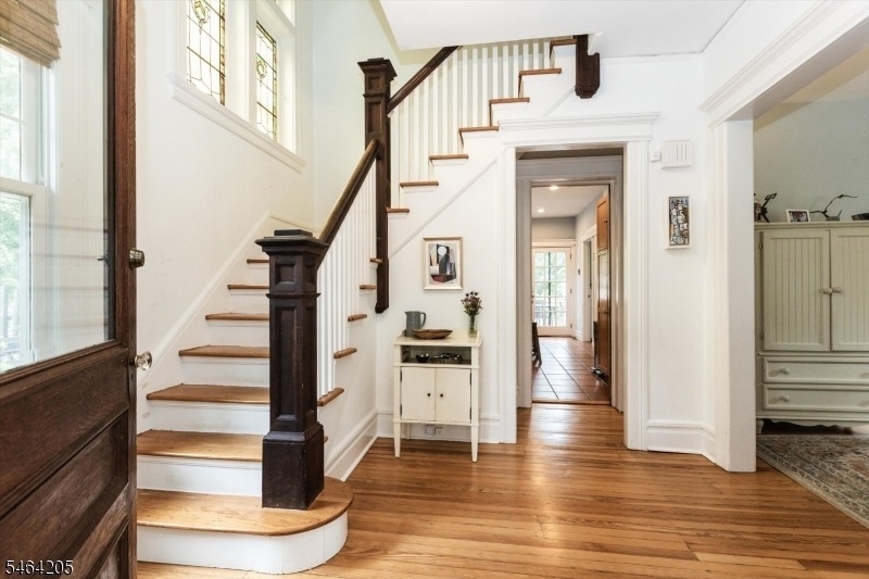 115 Sherman Pl - Photo 4