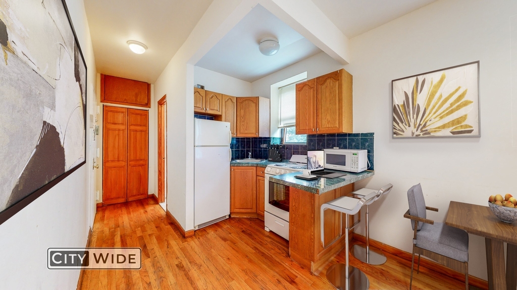 39 Clinton Street - Photo 2