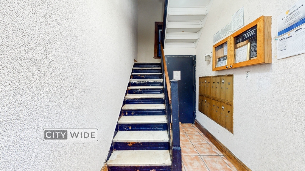 39 Clinton Street - Photo 4