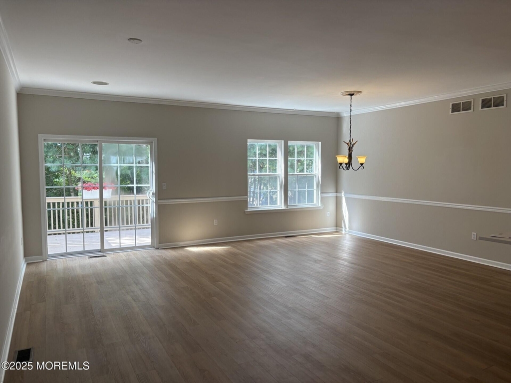 10 Windward Drive - Photo 1