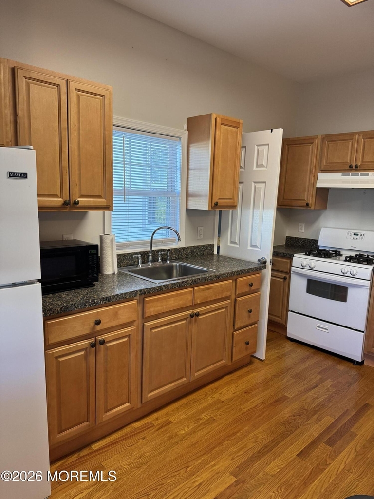 807 Grand Central Avenue - Photo 5