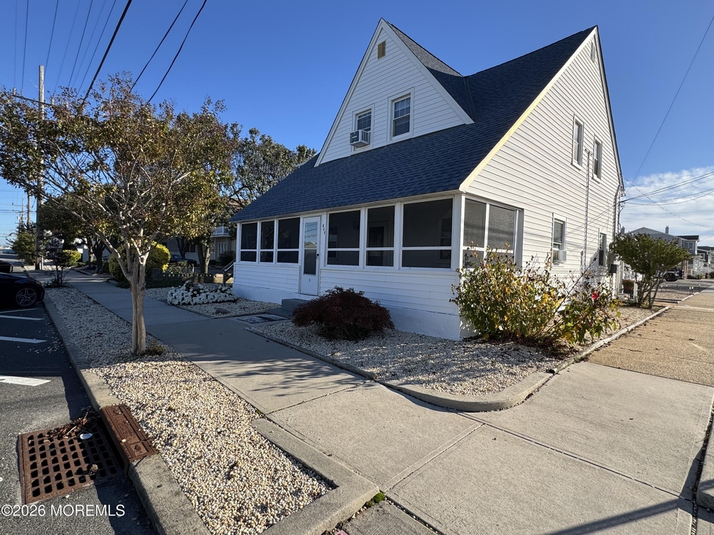 807 Grand Central Avenue - Photo 1