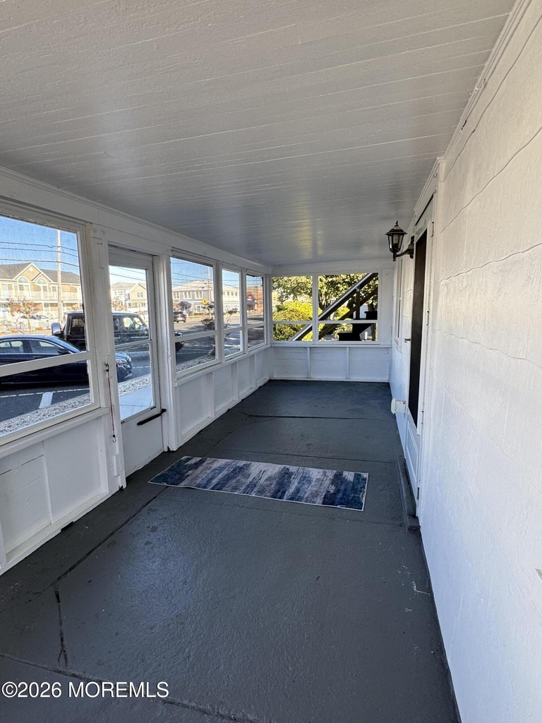 807 Grand Central Avenue - Photo 2