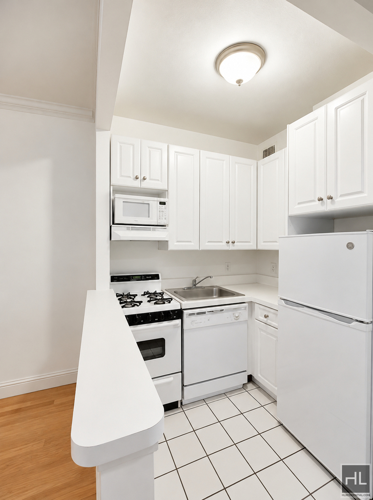 West 56 Street - Photo 1