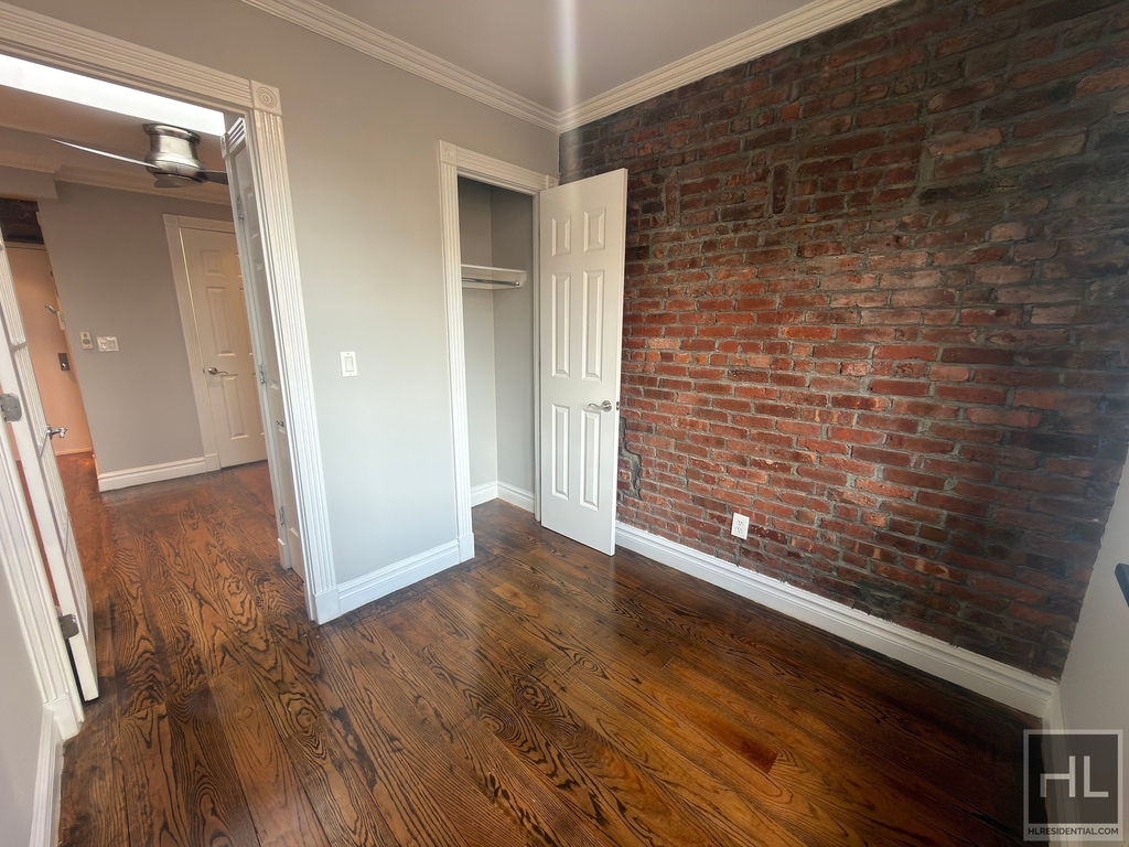 West 14 Street - Photo 4