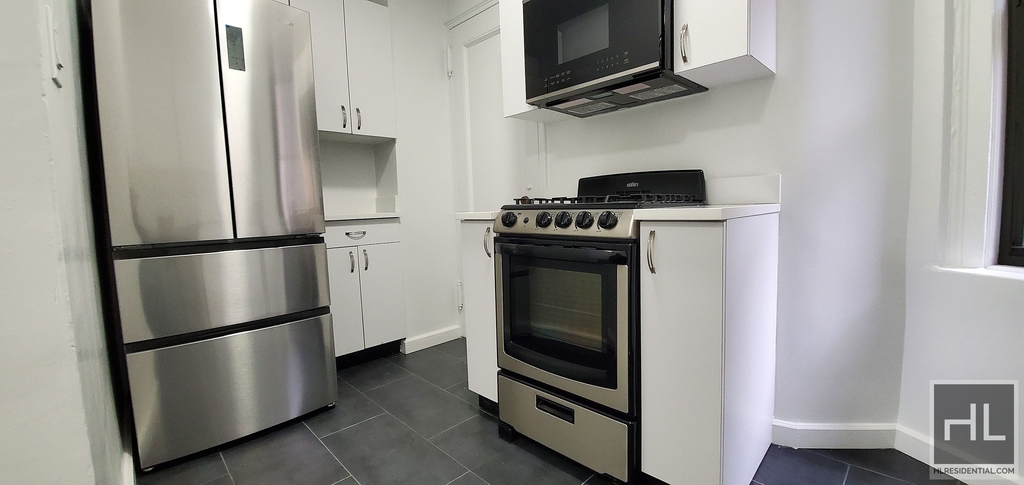 West 68 Street - Photo 1