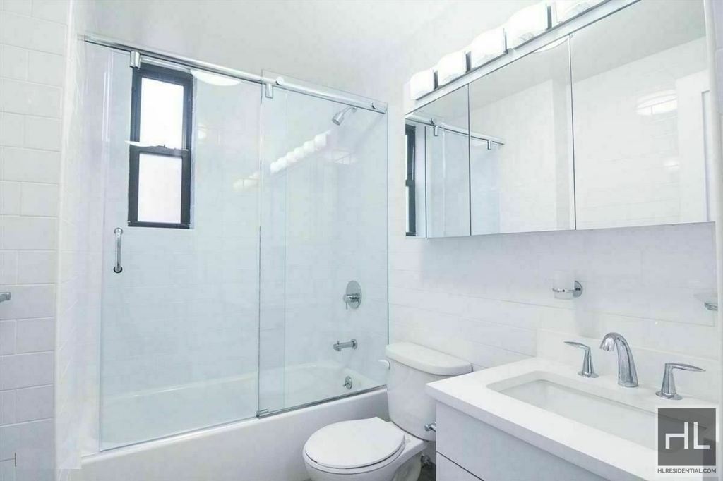 West 68 Street - Photo 2
