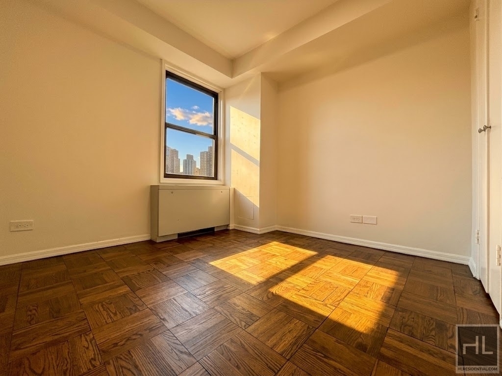 East 63 Street - Photo 5