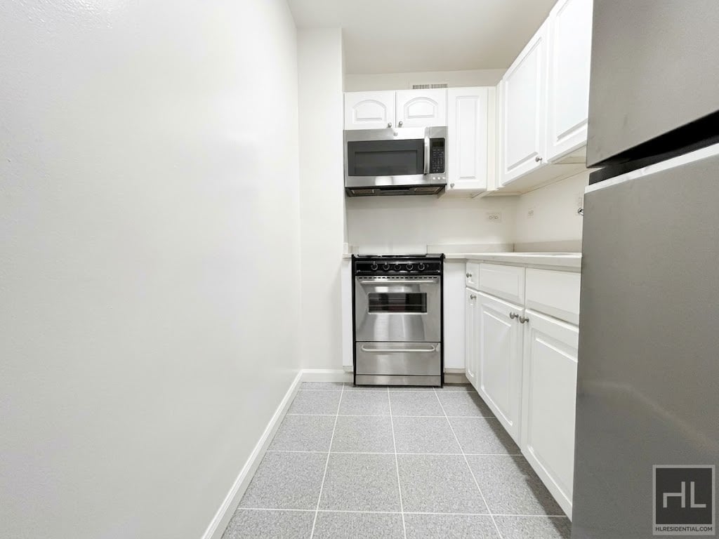 East 63 Street - Photo 2