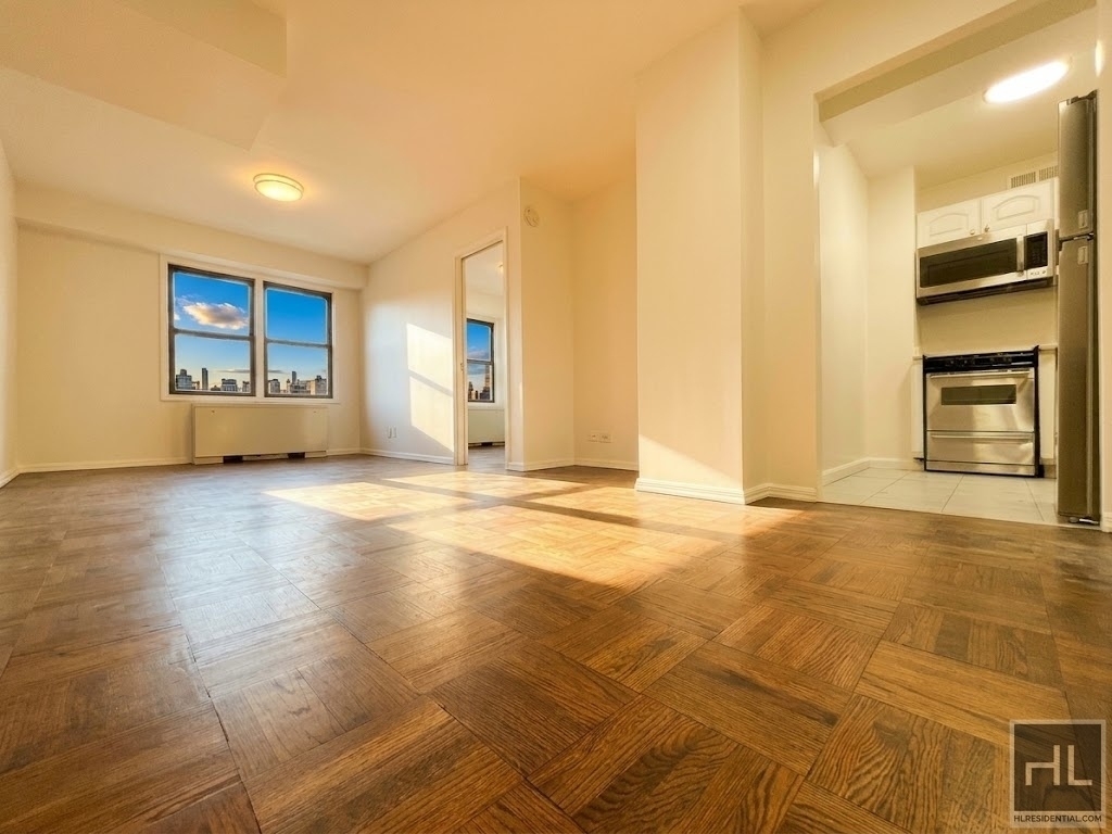 East 63 Street - Photo 0